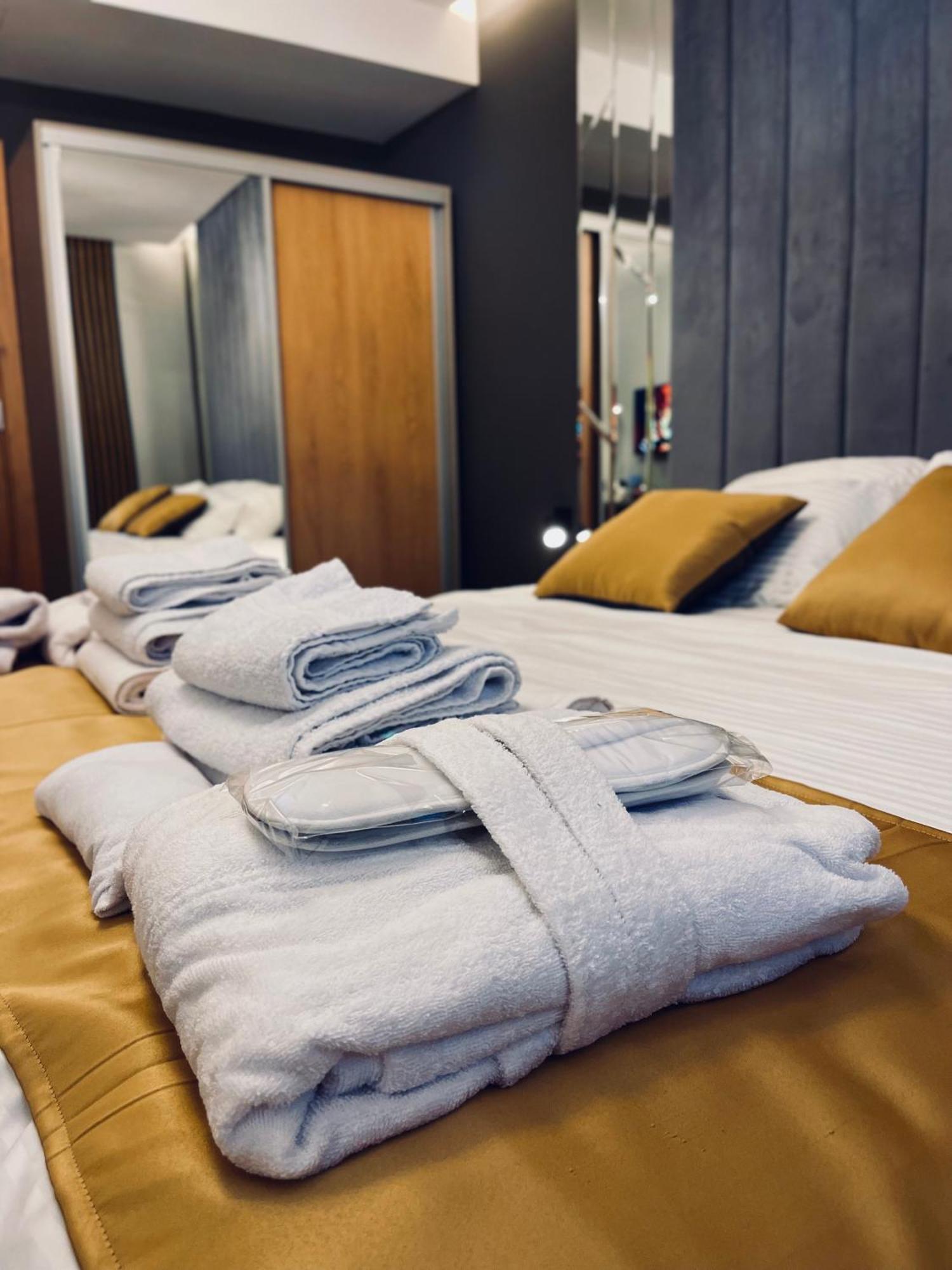 Mozaik Apartments & Spa - Modern 4-Star Apartments With Exclusive Private Spa Wellness In The City Center - Sauna, Jacuzzi, Turkish Bath - Free Parking, Wi-Fi - Rooms & Apartments Ćuprija Exteriér fotografie