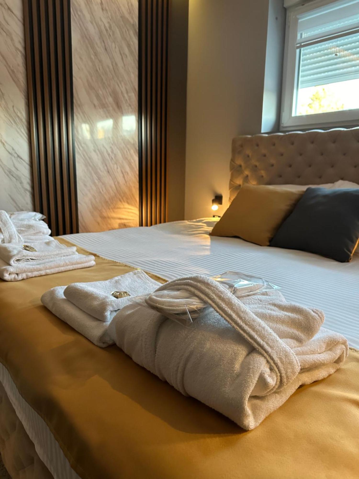 Mozaik Apartments & Spa - Modern 4-Star Apartments With Exclusive Private Spa Wellness In The City Center - Sauna, Jacuzzi, Turkish Bath - Free Parking, Wi-Fi - Rooms & Apartments Ćuprija Exteriér fotografie